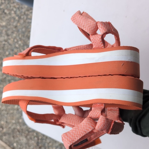 Like new platform Tevas! - Picture 8 of 8